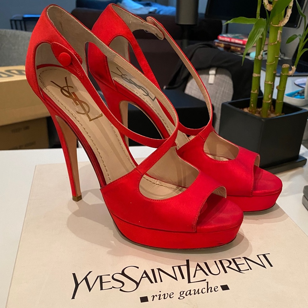 Yves Saint Laurent YSL Satin Tribute Pumps 105